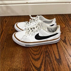 Nike court legacy